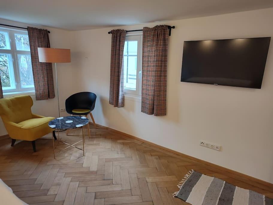 Ferienwohnung Resl - Geschmackvoll Renoviert & Zentral Im Historischen Schindelhaus Оберштауфен Экстерьер фото